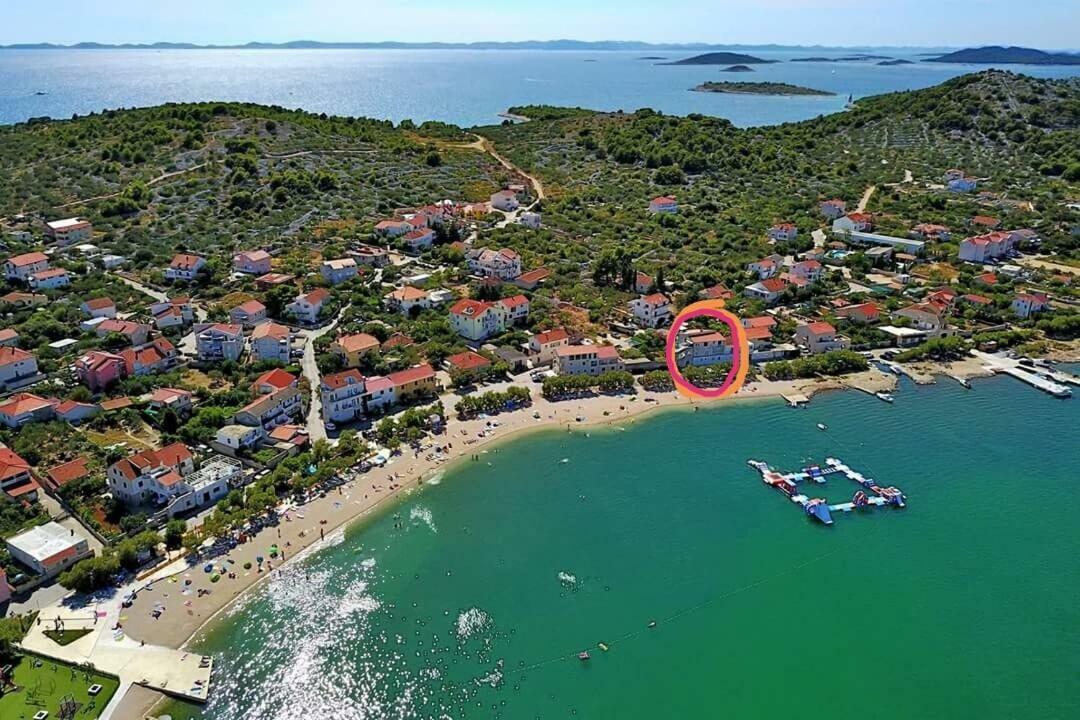 apartman Klara Murter Bagian luar foto